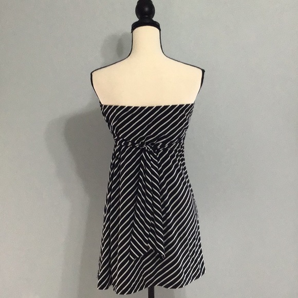 WHITE HOUSE BLACK MARKET STRIPED DRESS - Picture 3 of 4